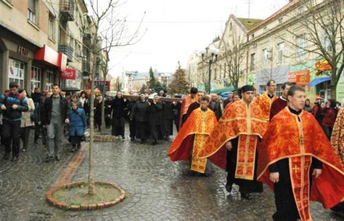 Вулицями Коломиї пройшла Хресна дорога (ФОТО,ВІДЕО)